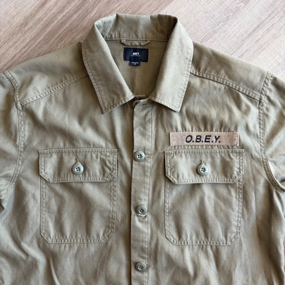 Obey Worldwide Mens Khaki Tan Military Chore Jacket Shirt O.B.E.Y. Patch Medium